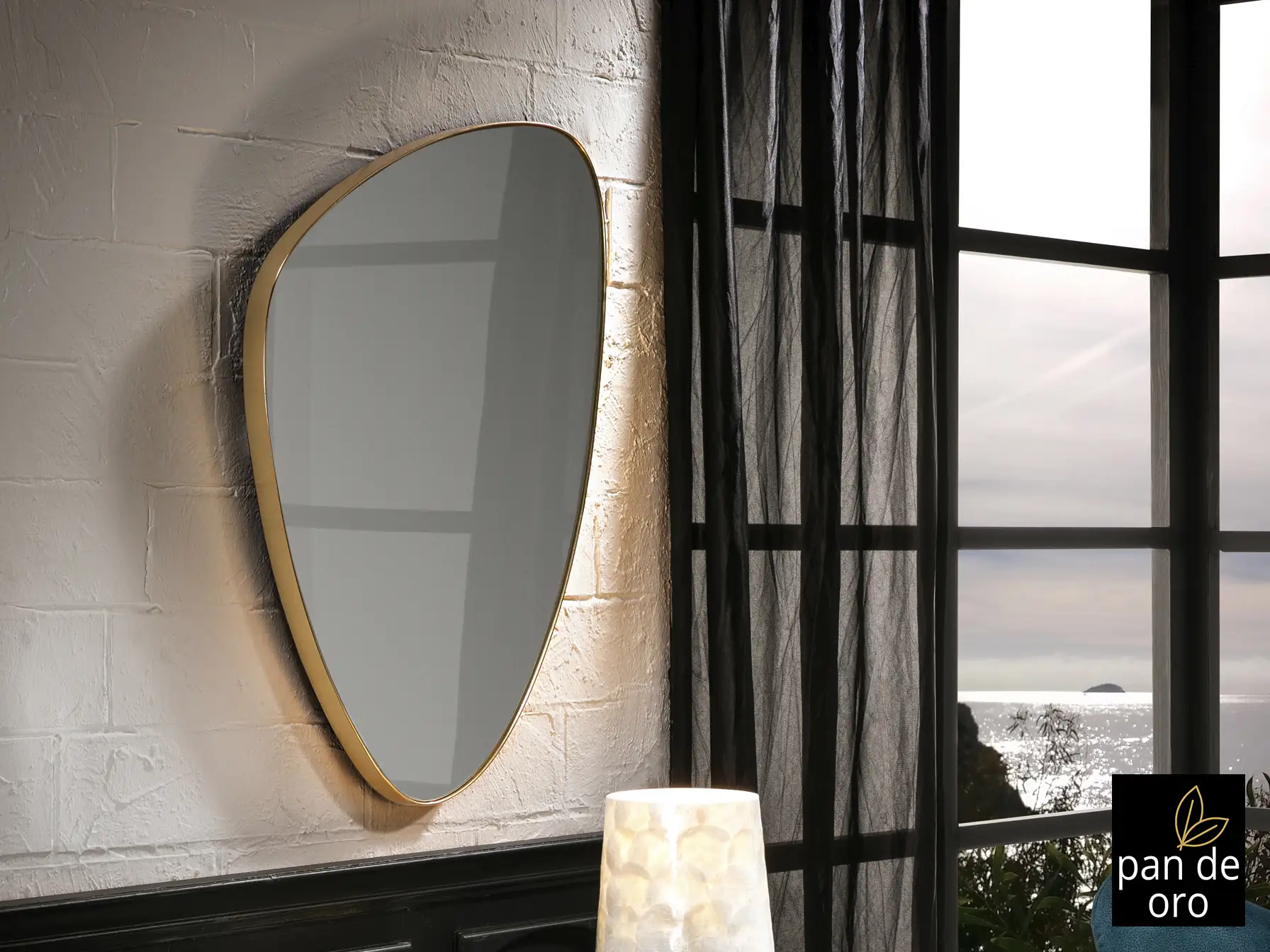 Триъгълно огледало ORIO 84x55 см, златно