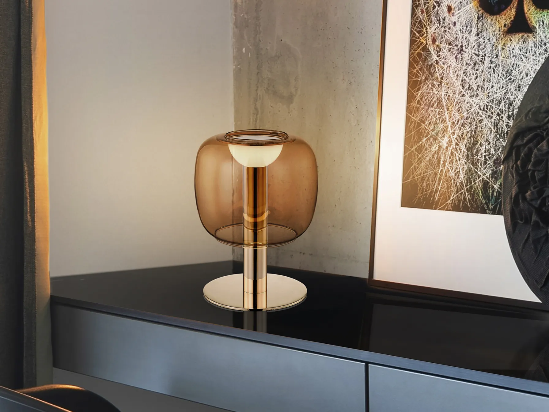 Таблетна лампа ICON в златисто и кехлибарено